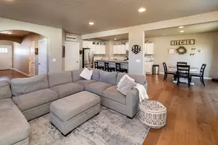 61813 Azalia Pl, Bend, OR 97702 - Photo 2
