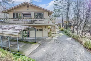 323 Roan Dr, Grants Pass, OR 97526 - Photo 2