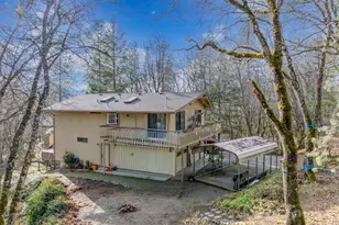 323 Roan Dr, Grants Pass, OR 97526 - Photo 8