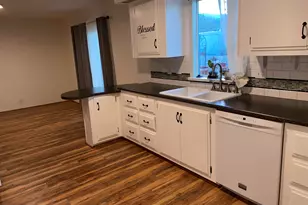 1055 N 5th St, Jacksonville, OR 97530 - Photo 6