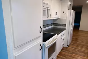 1055 N 5th St, Jacksonville, OR 97530 - Photo 8