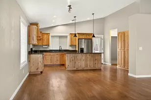 1743 Kellenbeck Ave, Grants Pass, OR 97527 - Photo 8