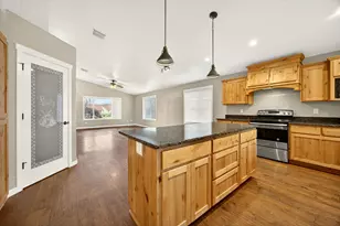 1743 Kellenbeck Ave, Grants Pass, OR 97527 - Photo 12