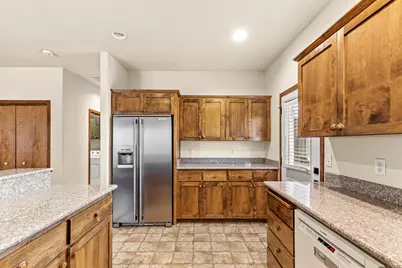 831 Isherwood Drive, Central Point, OR 97502 - Photo 10