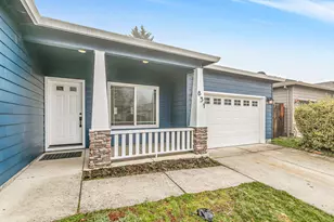 831 Isherwood Dr, Central Point, OR 97502 - Photo 4