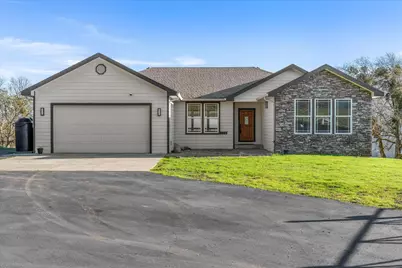 1401 7th Avenue, Gold Hill, OR 97525 - Photo 2