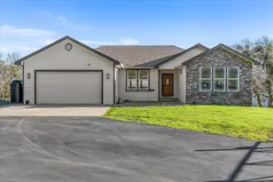 1401 7th Ave, Gold Hill, OR 97525 - Photo 2