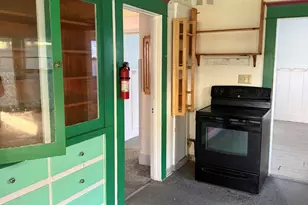 1031 W 10th St, Medford, OR 97501 - Photo 8