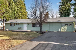 62946 Florence Dr, Bend, OR 97701 - Photo 2