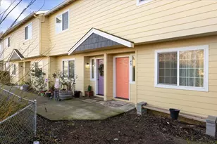 2030 Brookhurst St, Medford, OR 97504 - Photo 2