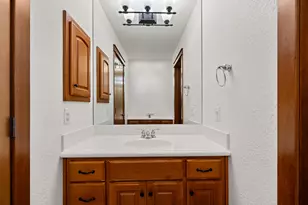 3640 Creek View Dr, Medford, OR 97504 - Photo 16