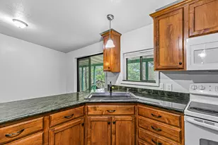 420 Crystal Springs Rd, Grants Pass, OR 97527 - Photo 14