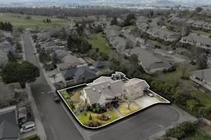 2798 Yvonne Rd, Medford, OR 97504 - Photo 2