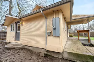 340 SW L St, Grants Pass, OR 97526 - Photo 16