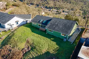 383 Ridgecrest Dr, Roseburg, OR 97471 - Photo 8