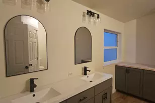 5250 Redwood Ave, Grants Pass, OR 97527 - Photo 10