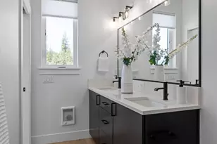 1027 W Linda Ave, Sisters, OR 97759 - Photo 18