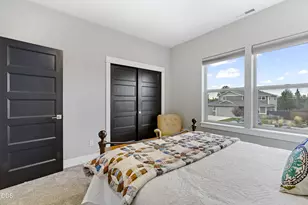 2260 NE Indigo Ln, Bend, OR 97701 - Photo 26
