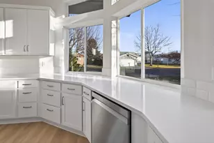 1865 NE 6th St, Redmond, OR 97756 - Photo 6