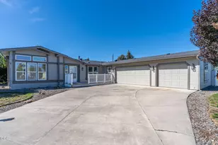 1865 NE 6th St, Redmond, OR 97756 - Photo 2