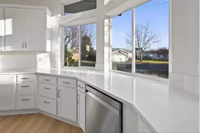 1865 NE 6th Street, Redmond, OR 97756 - Photo 8
