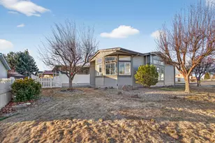 1865 NE 6th St, Redmond, OR 97756 - Photo 2