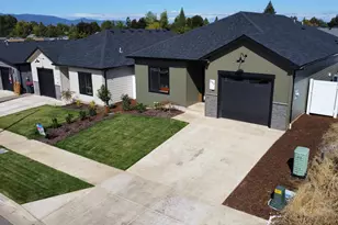 639 Terrazzo Wy, Medford, OR 97501 - Photo 2