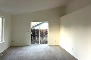 857 SE Maliah Ave, Madras, OR 97741 - Photo 2