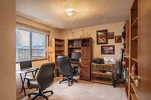 2388 Temple Dr, Medford, OR 97504 - Photo 10