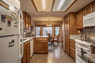 2388 Temple Dr, Medford, OR 97504 - Photo 2