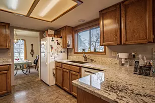 2388 Temple Dr, Medford, OR 97504 - Photo 4