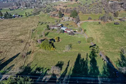 6676 Pioneer Road, Medford, OR 97501 - Photo 24