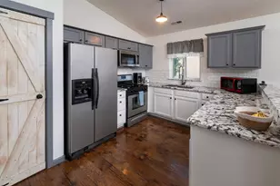 3149 SW Antler Ln, Redmond, OR 97756 - Photo 6