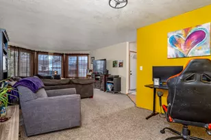 1860 Cottonwood Dr, Central Point, OR 97502 - Photo 6