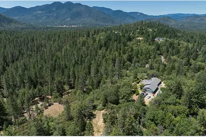 300 Work Lane, Grants Pass, OR 97527 - Photo 38