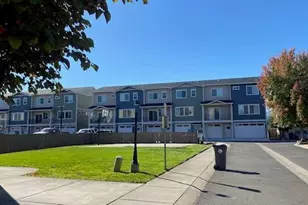 341 Englemann Ln, Medford, OR 97501 - Photo 4