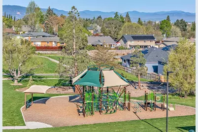 2645 Farmington Avenue, Medford, OR 97504 - Photo 48