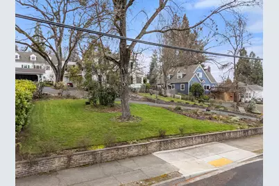 1320 E Main Street, Medford, OR 97504 - Photo 8