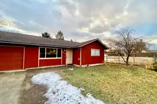 2634 SW Umatilla Ct, Redmond, OR 97756 - Photo 2