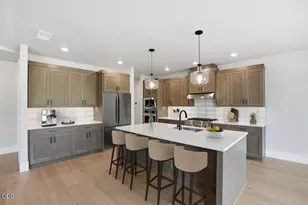 1319 NW Ochoa Dr, Bend, OR 97703 - Photo 4