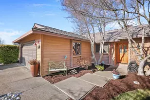 2489 Senate Way, Medford, OR 97504 - Photo 2