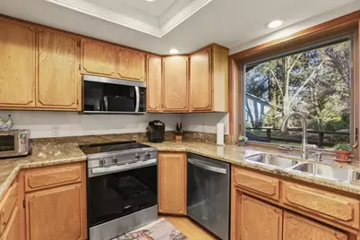 2489 Senate Way, Medford, OR 97504 - Photo 10