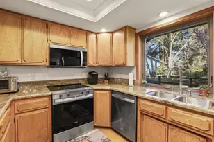 2489 Senate Way, Medford, OR 97504 - Photo 12