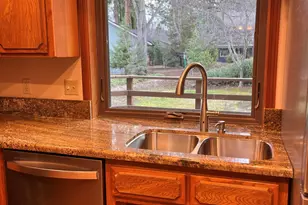 2489 Senate Way, Medford, OR 97504 - Photo 8