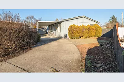 1570 S Peach Street #SPC 4, Medford, OR 97501 - Photo 2