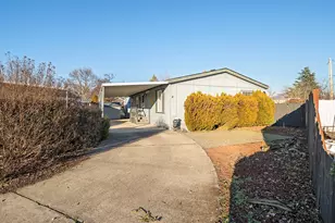 1570 S Peach St, Medford, OR 97501 - Photo 2