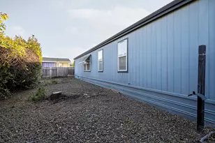 1570 S Peach St, Medford, OR 97501 - Photo 20