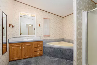 1570 S Peach Street #SPC 4, Medford, OR 97501 - Photo 12