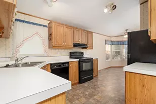 1570 S Peach St, Medford, OR 97501 - Photo 4