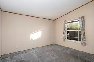 1570 S Peach St, Medford, OR 97501 - Photo 16